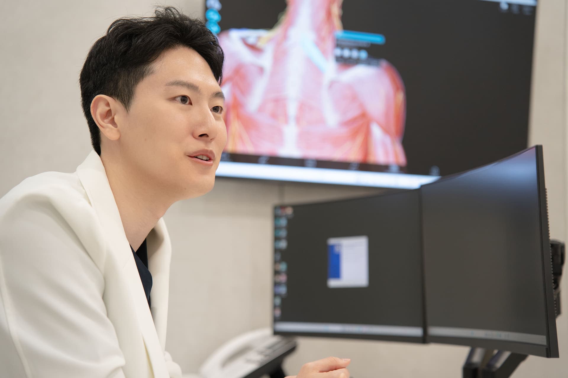 의료진이 상담을 진행하는 양·한방 통합 협진 진료실